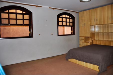 Casa para alugar com 559m², 4 quartos e 10 vagasDetalhe - Quarto 01 com Suíte