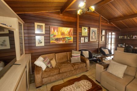 Casa de condomínio à venda com 2100m², 4 quartos e 3 vagasSala de TV