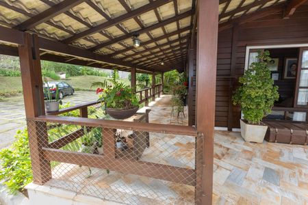 Casa de condomínio à venda com 2100m², 4 quartos e 3 vagasVaranda