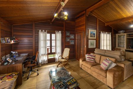 Casa de condomínio à venda com 2100m², 4 quartos e 3 vagasSala de Estar