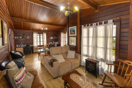 Casa de condomínio à venda com 2100m², 4 quartos e 3 vagasSala de TV