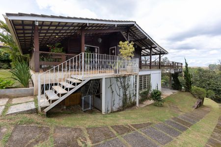 Casa de condomínio à venda com 2100m², 4 quartos e 3 vagasVaranda