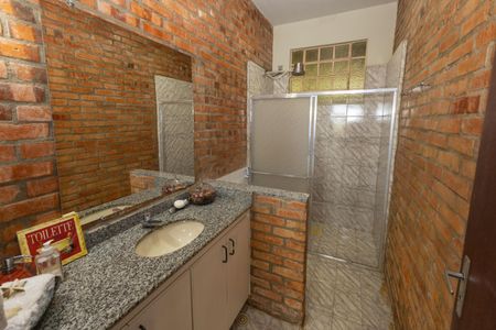 Casa de condomínio à venda com 2100m², 4 quartos e 3 vagasBanheiro 1