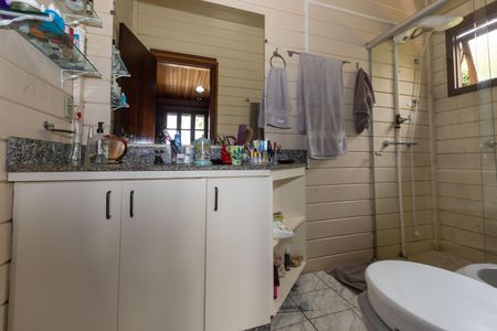 Casa de condomínio à venda com 2100m², 4 quartos e 3 vagasBanheiro da Suíte 1