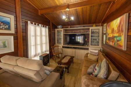 Casa de condomínio à venda com 2100m², 4 quartos e 3 vagasSala de TV