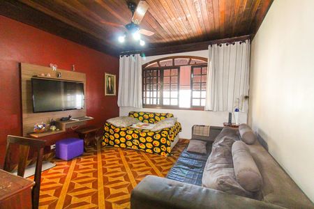 Casa à venda com 150m², 2 quartos e 2 vagasSala