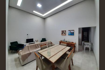 Casa para alugar com 90m², 3 quartos e 2 vagasSala