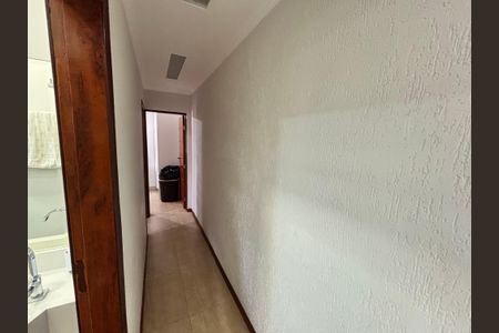 Casa à venda com 150m², 3 quartos e 2 vagasCorredor