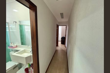 Casa à venda com 150m², 3 quartos e 2 vagasCorredor