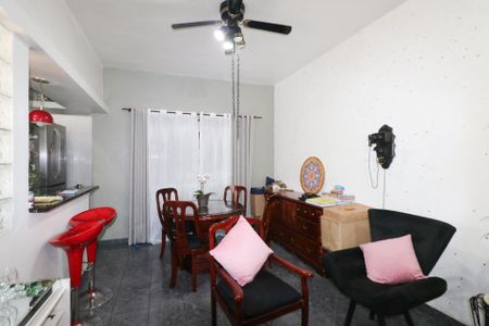 Casa para alugar com 280m², 2 quartos e 2 vagasSala