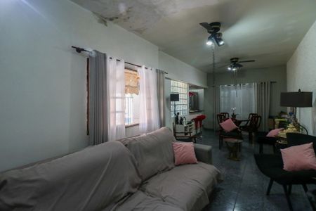 Casa para alugar com 280m², 2 quartos e 2 vagasSala