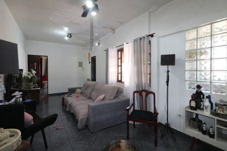 Casa para alugar com 280m², 2 quartos e 2 vagasSala