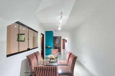 Casa à venda com 250m², 4 quartos e 6 vagasSala