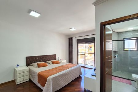 Casa à venda com 250m², 4 quartos e 6 vagasSuíte