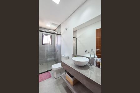 Casa à venda com 250m², 4 quartos e 6 vagasBanheiro da Suíte