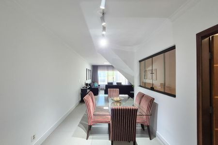 Casa à venda com 250m², 4 quartos e 6 vagasSala