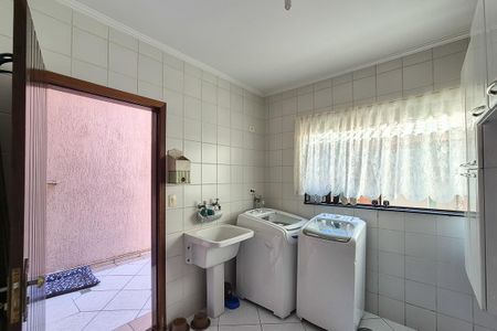 Casa à venda com 250m², 4 quartos e 6 vagasÁrea de Serviço