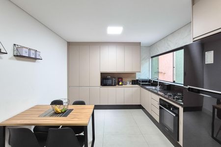 Casa à venda com 250m², 4 quartos e 6 vagasCozinha