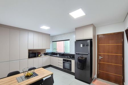 Casa à venda com 250m², 4 quartos e 6 vagasCozinha