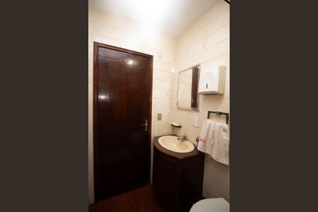 Casa à venda com 300m², 3 quartos e 2 vagasBanheiro 1
