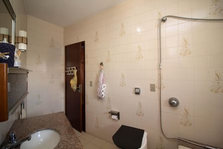 Casa à venda com 300m², 3 quartos e 2 vagasBanheiro da Suíte