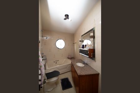 Casa à venda com 300m², 3 quartos e 2 vagasBanheiro da Suíte