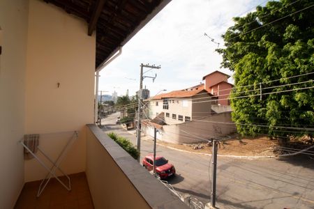 Casa à venda com 300m², 3 quartos e 2 vagasVaranda - Quarto 2 