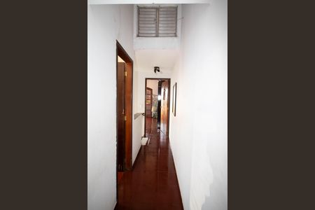 Casa à venda com 300m², 3 quartos e 2 vagasCorredor
