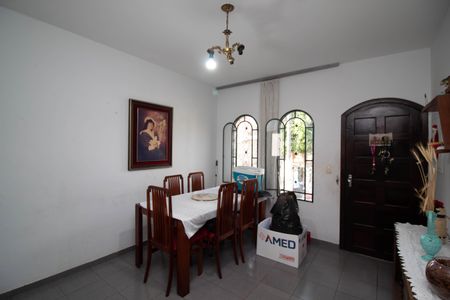 Casa à venda com 300m², 3 quartos e 2 vagasSala