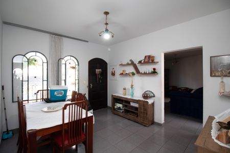 Casa à venda com 300m², 3 quartos e 2 vagasSala