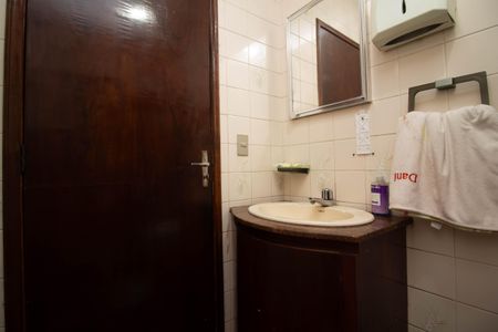Casa à venda com 300m², 3 quartos e 2 vagasBanheiro 1