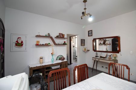 Casa à venda com 300m², 3 quartos e 2 vagasSala