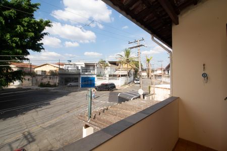 Casa à venda com 300m², 3 quartos e 2 vagasVaranda - Quarto 2 