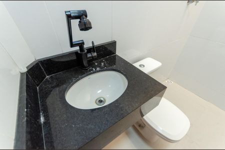 Casa à venda com 168m², 3 quartos e 3 vagasBanheiro social