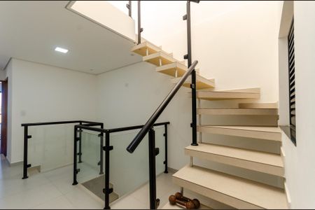 Casa à venda com 168m², 3 quartos e 3 vagasEscada