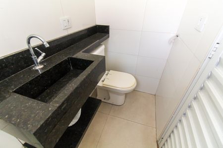 Banheiro de casa para alugar com 2 quartos, 30m² em Cidade Antônio Estêvão de Carvalho, São Paulo