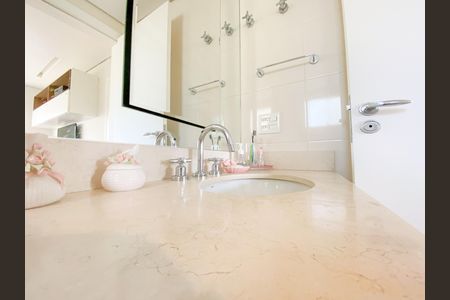 Apartamento à venda com 192m², 4 quartos e 4 vagas Apartamento à venda com 192m², 4 quartos e 4 vagasBanheiro Suíte 3