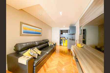 Apartamento à venda com 192m², 4 quartos e 4 vagas Apartamento à venda com 192m², 4 quartos e 4 vagasSala de TV