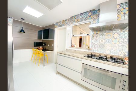 Apartamento à venda com 192m², 4 quartos e 4 vagas Apartamento à venda com 192m², 4 quartos e 4 vagasCozinha