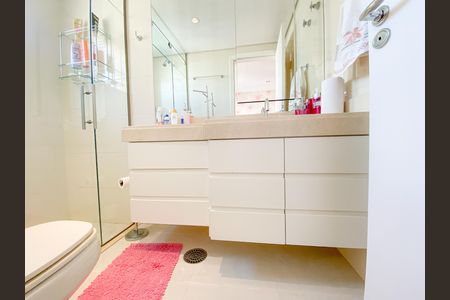 Apartamento à venda com 192m², 4 quartos e 4 vagas Apartamento à venda com 192m², 4 quartos e 4 vagasBanheiro Suíte 2