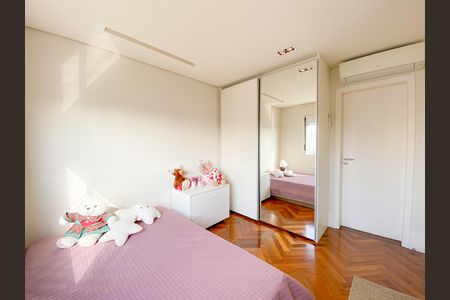 Apartamento à venda com 192m², 4 quartos e 4 vagas Apartamento à venda com 192m², 4 quartos e 4 vagasSuíte 3