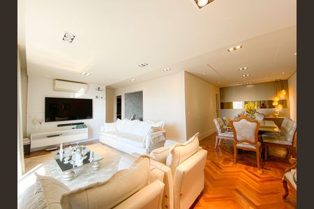 Apartamento à venda com 192m², 4 quartos e 4 vagas Apartamento à venda com 192m², 4 quartos e 4 vagasSala