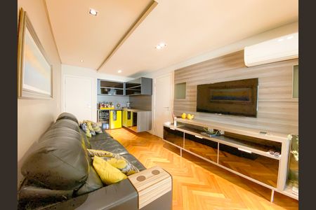 Apartamento à venda com 192m², 4 quartos e 4 vagas Apartamento à venda com 192m², 4 quartos e 4 vagasSala de TV
