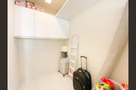 Apartamento à venda com 192m², 4 quartos e 4 vagas Apartamento à venda com 192m², 4 quartos e 4 vagasQuarto de Serviço