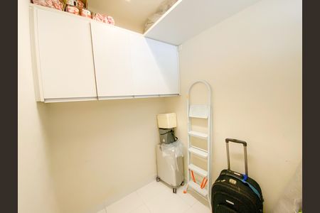 Apartamento à venda com 192m², 4 quartos e 4 vagas Apartamento à venda com 192m², 4 quartos e 4 vagasQuarto de Serviço