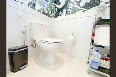 Apartamento à venda com 192m², 4 quartos e 4 vagas Apartamento à venda com 192m², 4 quartos e 4 vagasBanheiro Suíte 1