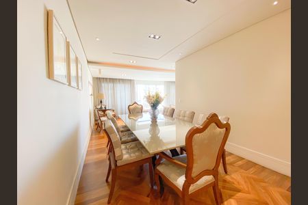 Apartamento à venda com 192m², 4 quartos e 4 vagas Apartamento à venda com 192m², 4 quartos e 4 vagasSala