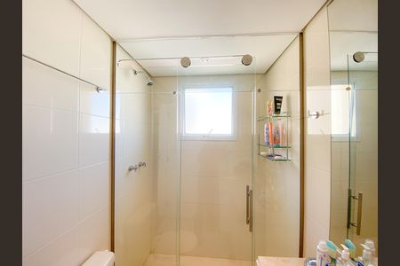 Apartamento à venda com 192m², 4 quartos e 4 vagas Apartamento à venda com 192m², 4 quartos e 4 vagasBanheiro Suíte 2