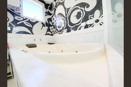 Apartamento à venda com 192m², 4 quartos e 4 vagas Apartamento à venda com 192m², 4 quartos e 4 vagasBanheiro Suíte 1