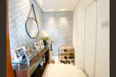 Apartamento à venda com 192m², 4 quartos e 4 vagas Apartamento à venda com 192m², 4 quartos e 4 vagasHall de entrada
